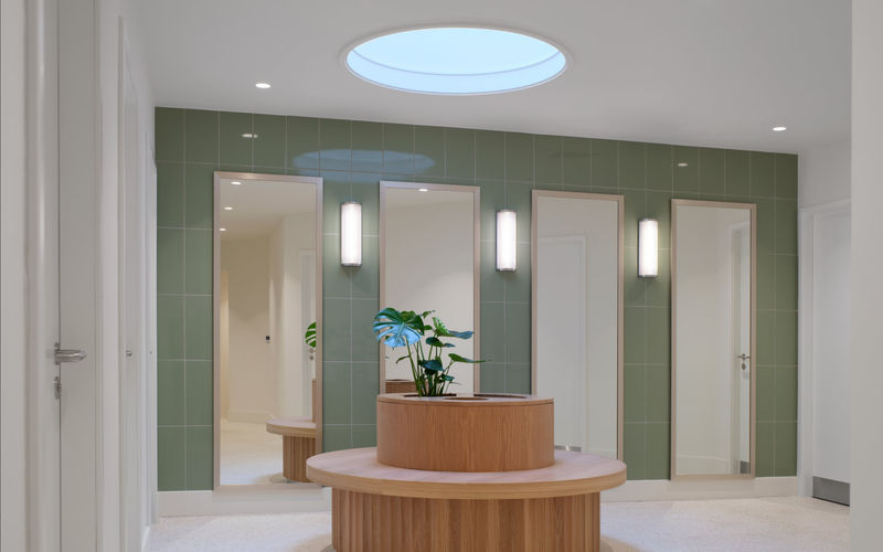 52 Grosvenor Gardens, Greater London Image 1