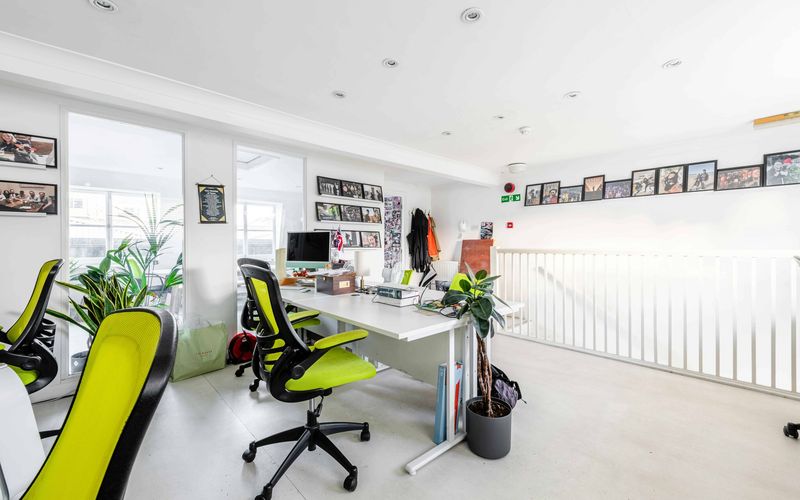 28 Hanbury Street, Spitalfields Image 3