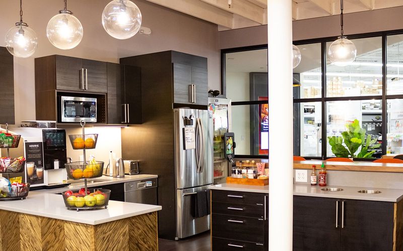 1660 Soldiers Field Rd, Brighton Image 4