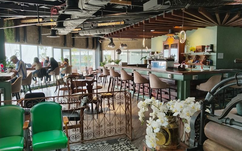 177 Oxford Road, Rosebank Image 1