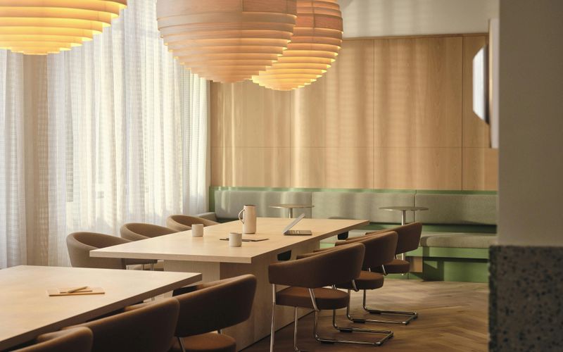 2 Riding House St, London Image 3