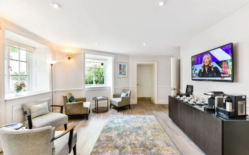 32 Curzon St, Mayfair Image 1