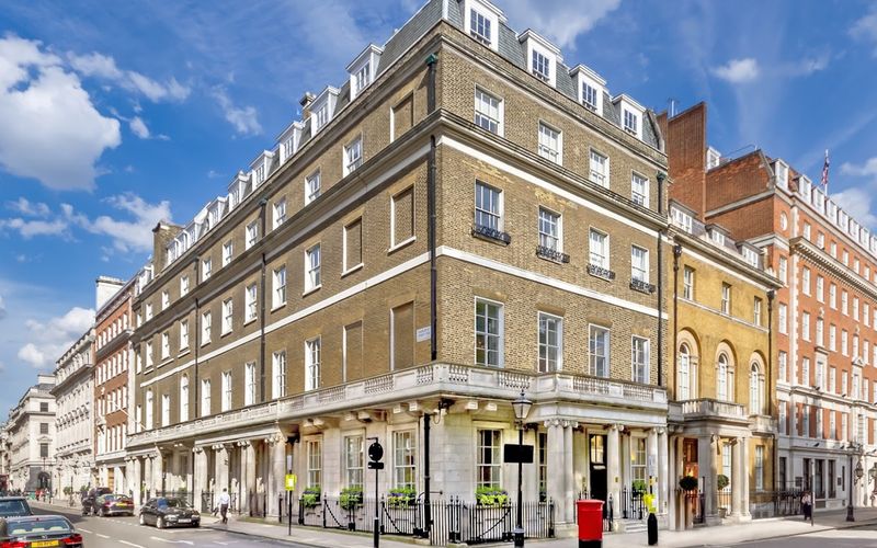33 St James's Square, St James's, 25 DESKS 33 St James's Square, St James's Image 1