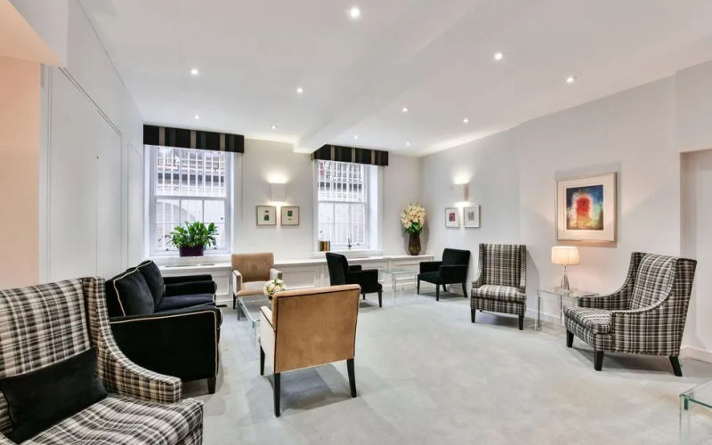 45 Pont St, Chelsea Image 2