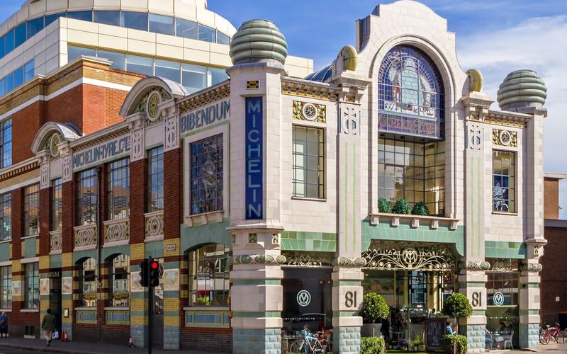 81 Fulham Rd, Chelsea Image 10