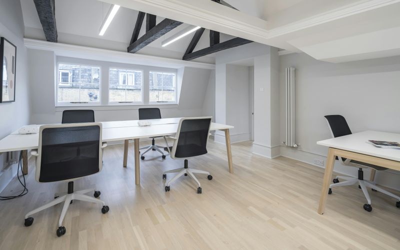 49-51 Monmouth St, London, 6 DESKS 49-51 Monmouth St, London Image 1