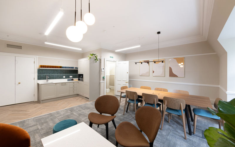 132 Buckingham Palace Road, Greater London Image 3