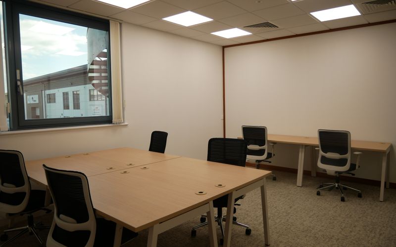 5 Oaks Court Warwick Road, Borehamwood Image 1