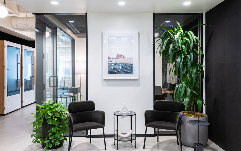 444 South Flower Street, Los Angeles Image 1