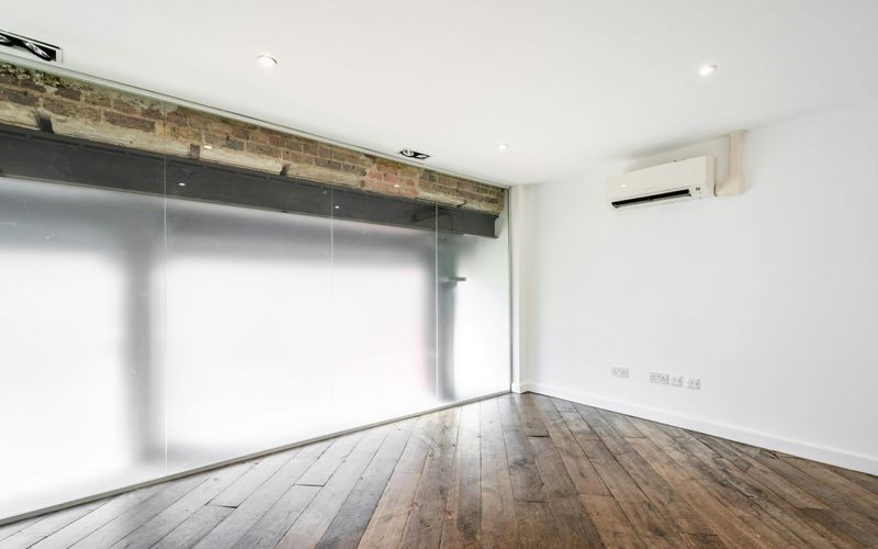 35 Artillery Lane, Spitalfields Image 3