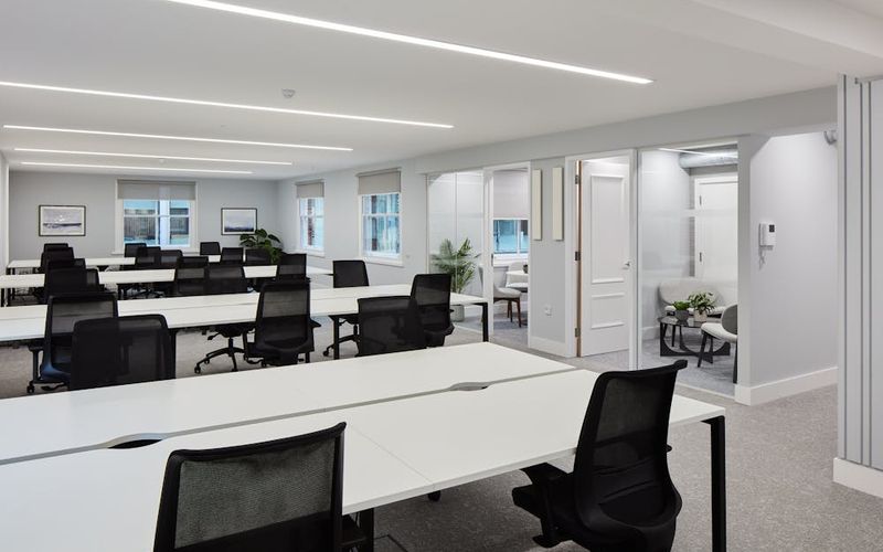 25 Buckingham Palace Road, London Image 1