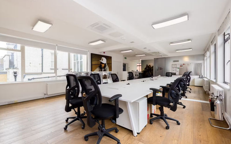 41-42 Eastcastle Street, Greater London Image 7