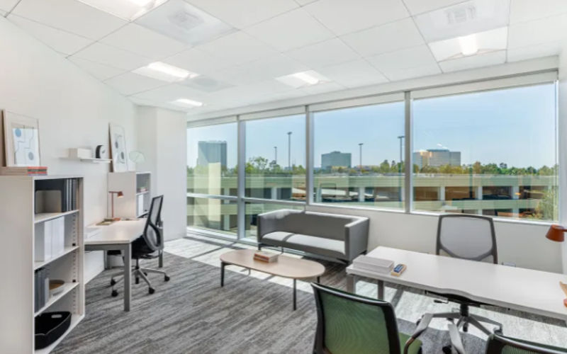 9400 W Higgins, Rosemont Image 9