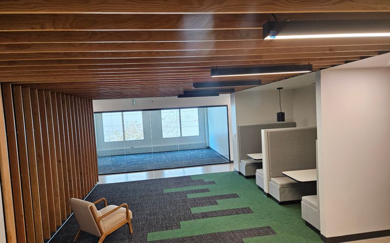 185 Carlton St, Winnipeg Image 2