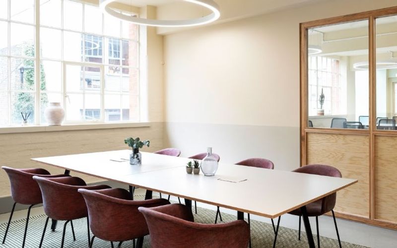 20 Garrett St, London Image 3