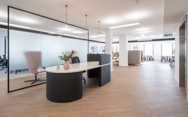 10-15 Queen S, London Image 4