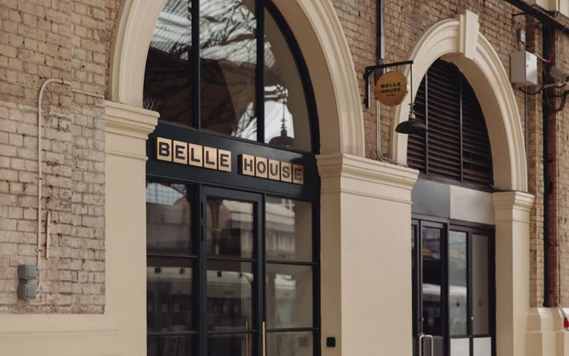 1 Hudsons Place Platform 1, Victoria Mainline Station Image 12