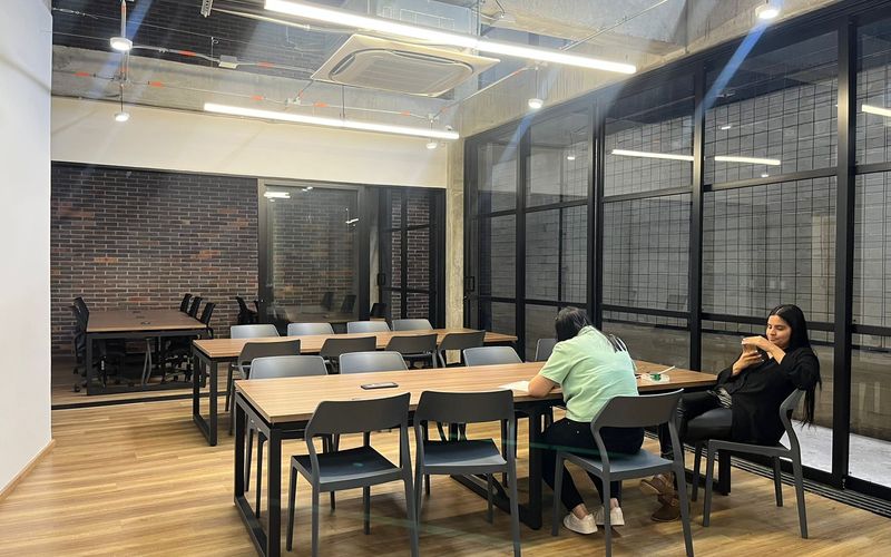 Calle 8 #43c - 68 El Poblado, Medellín Image 3