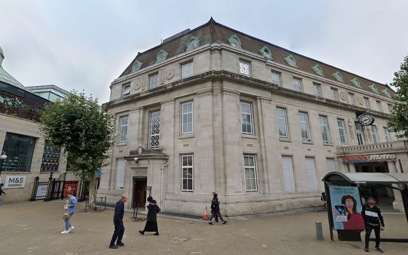 4 Queens Road, London Image 13