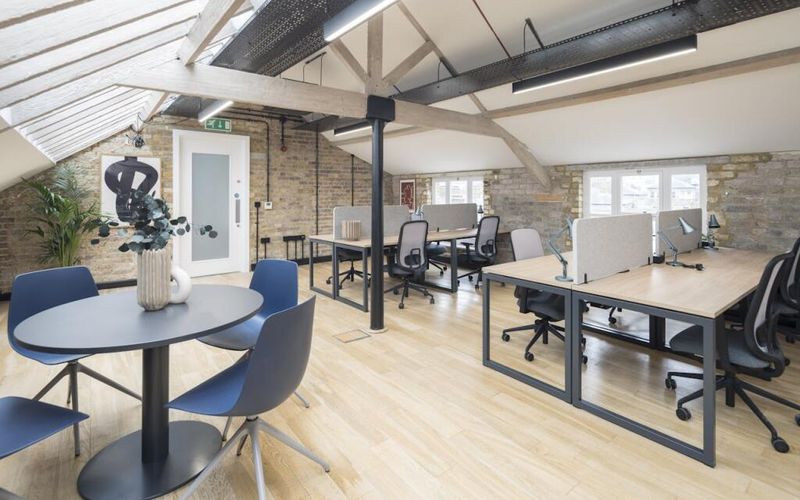 16 Bowling Green Lane, London Image 1
