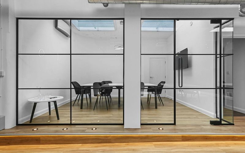 11-12 Charlotte Mews, Fitzrovia Image 2