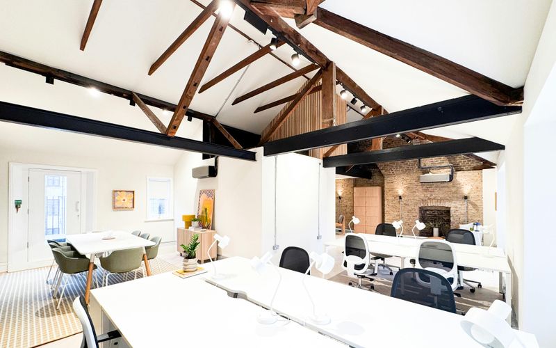 34-35 Eastcastle St, London Image 1