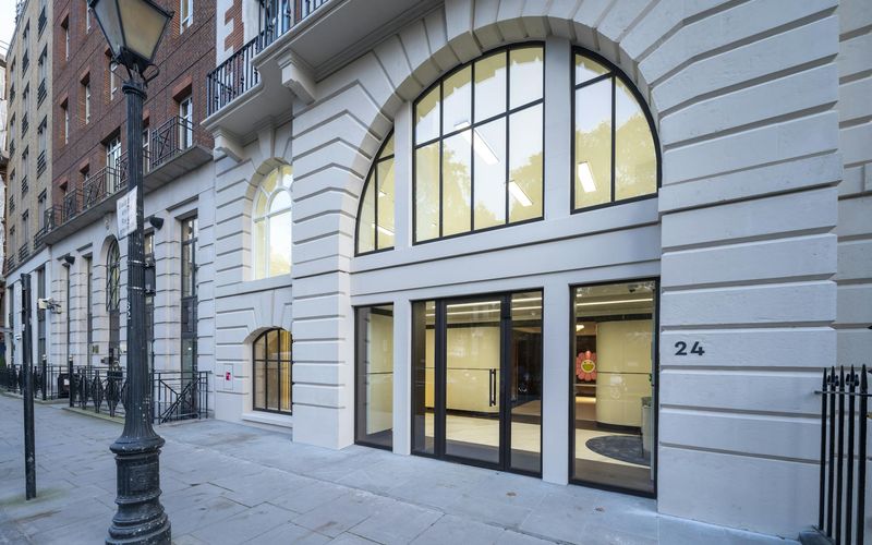 24 St James's Square, London Image 14