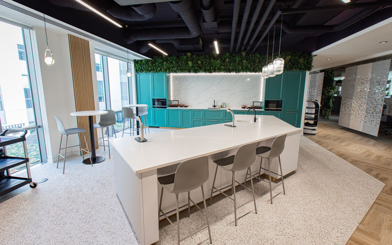 Wellington Way, Surrey Image 5