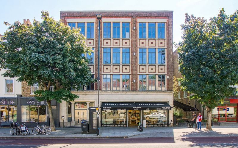 64 Essex Road, Islington Image 9