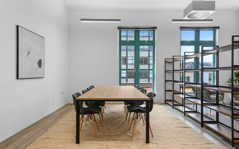 120 Camden High Street, Kings Cross Image 8