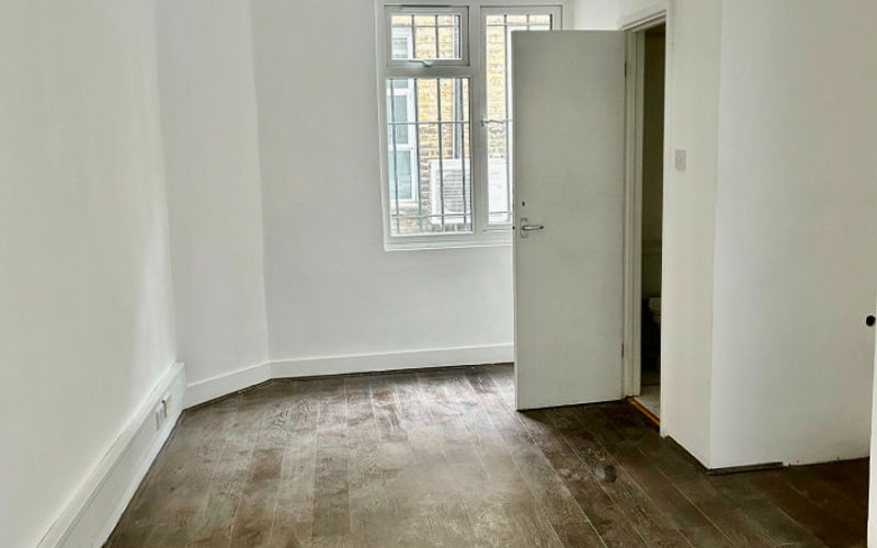 33 Eyre Street Hill, Clerkenwell Image 2