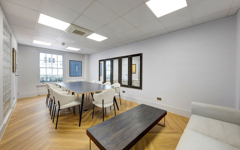 235 Vauxhall Bridge Road, London Image 1