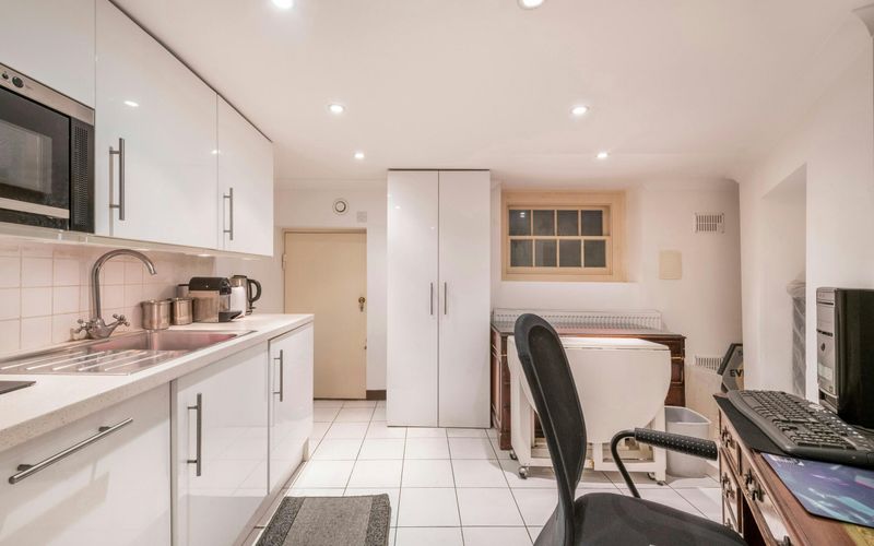 8 West Street, Covent Garden Image 2