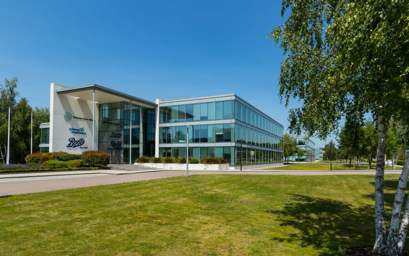 Wellington Way, Surrey Image 9