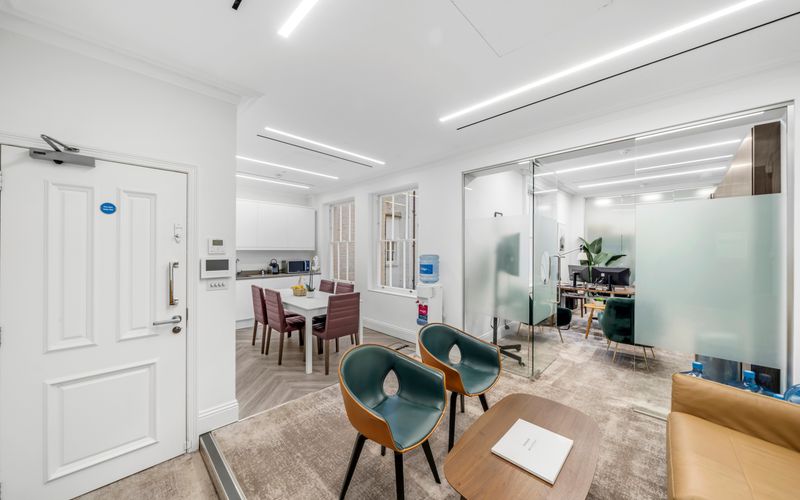 25 Dover Street, Greater London Image 3