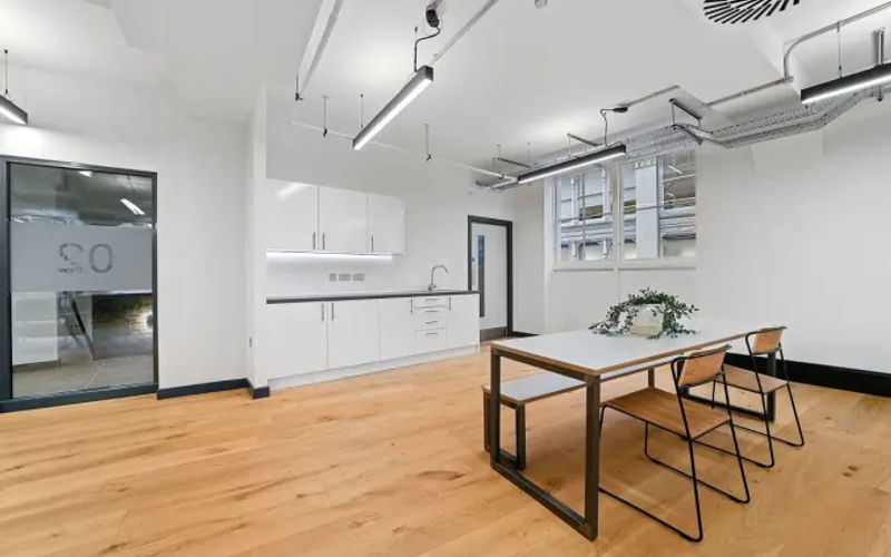 8 Charterhouse Buildings, London Image 4