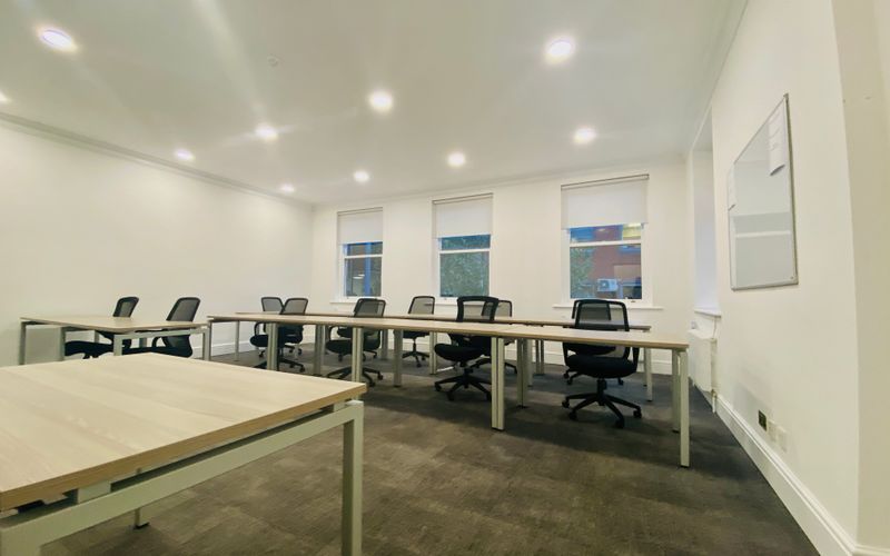 9 Park Square East, West Yorkshire Image 8