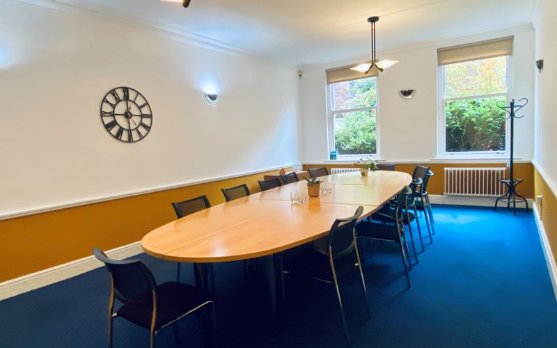 9 Park Square East, West Yorkshire Image 4