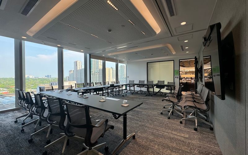 Tower 2 Ayala Triangle Gardens Paseo De Roxas, Makati Image 5