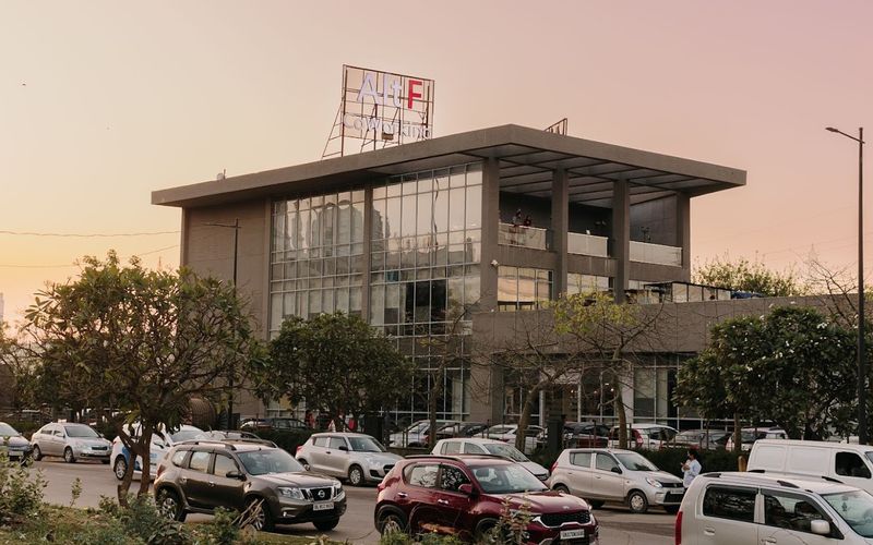 Golf Course Ext Rd Sector 65, Gurugram, 24 DESKS Golf Course Ext Rd Sector 65, Gurugram Image 1