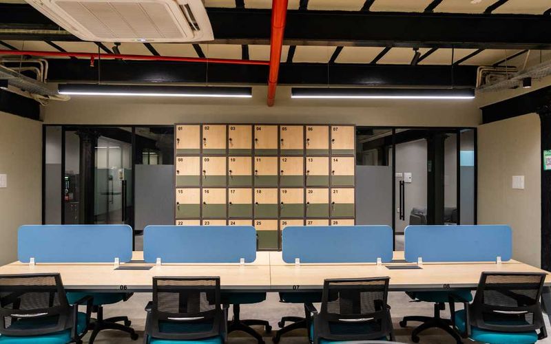 19 Rn Mukherjee Road Hanuman Estates Main Building, Kolkata, 14 DESKS 19 Rn Mukherjee Road Hanuman Estates Main Building, Kolkata Image 1
