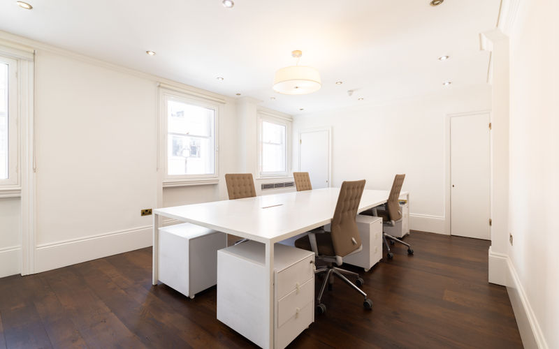48 Curzon Street, London Image 1