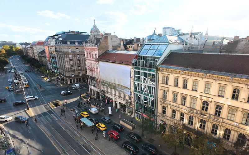 6 Károly Körút, Budapest Image 1