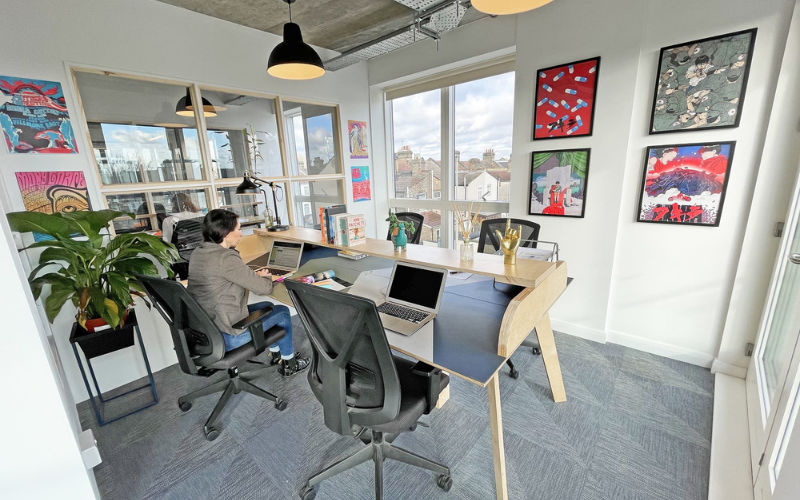 102 Rookery Court, Greater London Image 1