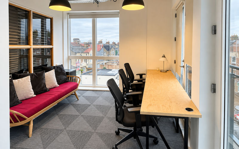 102 Rookery Court, Greater London, 1 DESK 102 Rookery Court, Greater London Image 1