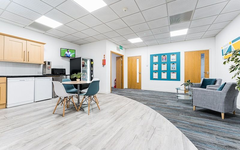 17 High Street, Henley-in-arden Image 4