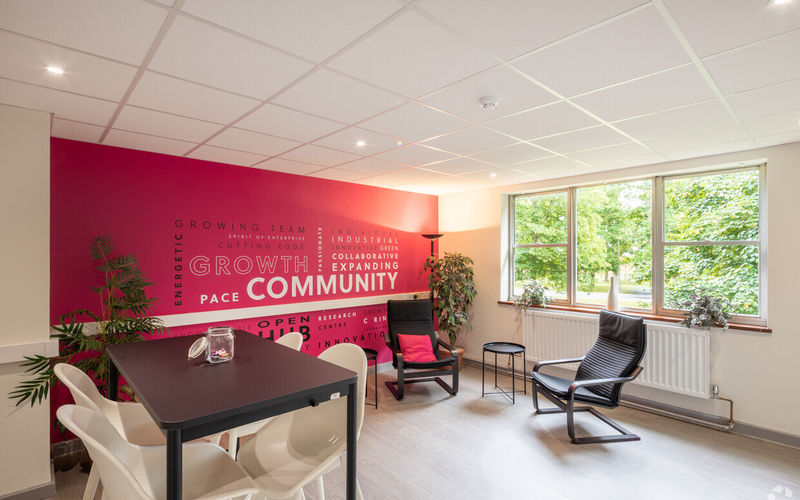 77 Heyford Park, Bicester Image 1