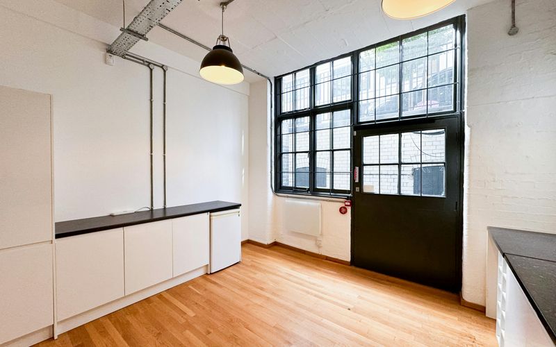 30 Gresse Street, Greater London Image 3