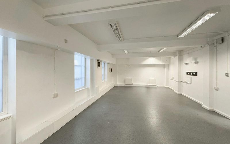 9 Larcom Street, London Image 7