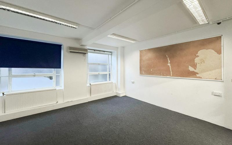 9 Larcom Street, London Image 7